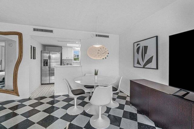 2505 S Ocean Boulevard 303, Palm Beach, FL 33480