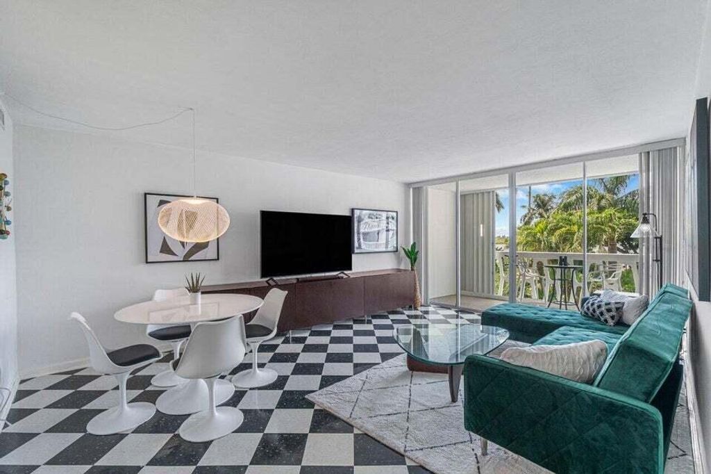 2505 S Ocean Boulevard 303, Palm Beach, FL 33480