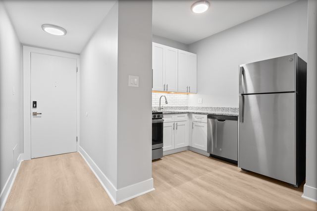 7600 N Sheridan Road 107, Chicago, IL 60626