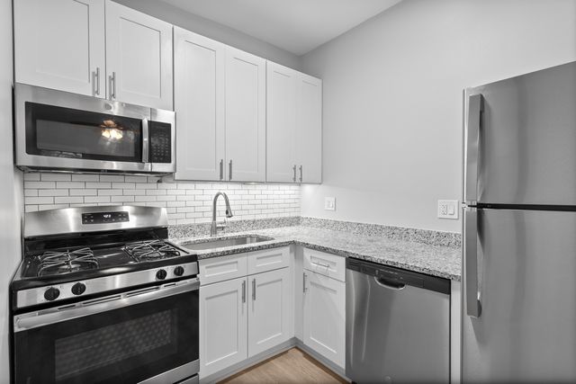 7600 N Sheridan Road 107, Chicago, IL 60626