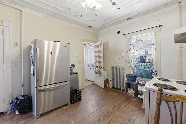 382 Pleasant St., Holyoke, MA 01040