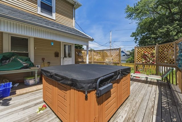 382 Pleasant St., Holyoke, MA 01040