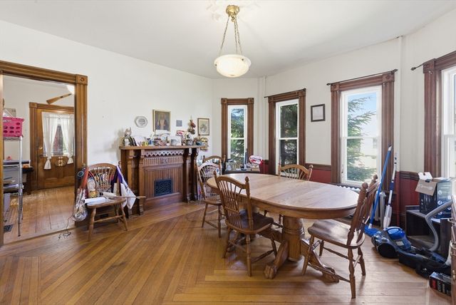 382 Pleasant St., Holyoke, MA 01040