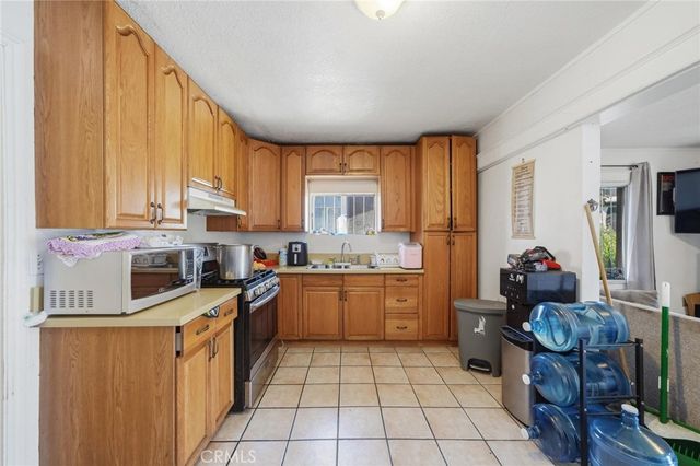 724 E 50th, Los Angeles, CA 90011
