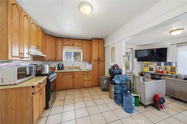 724 E 50th, Los Angeles, CA 90011