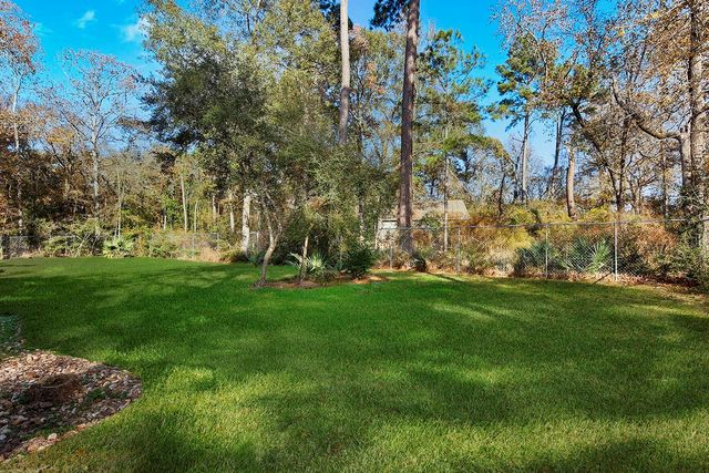 44 Lake Forest Circle, Conroe, TX 77384