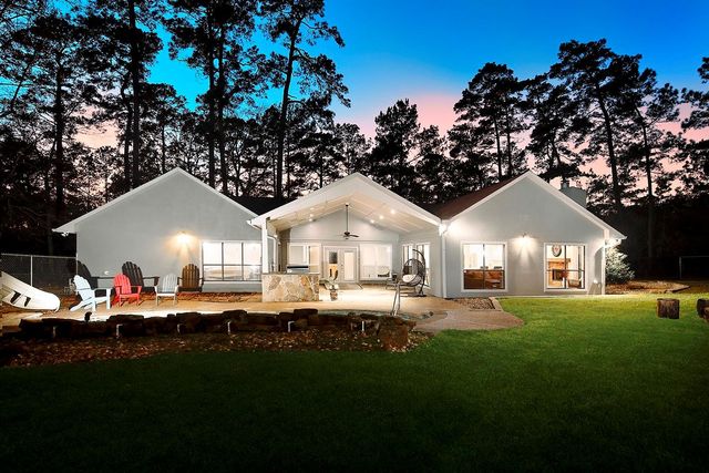 44 Lake Forest Circle, Conroe, TX 77384