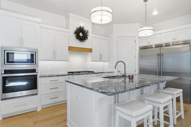 1228 W 85th Court S, Tulsa, OK 74132