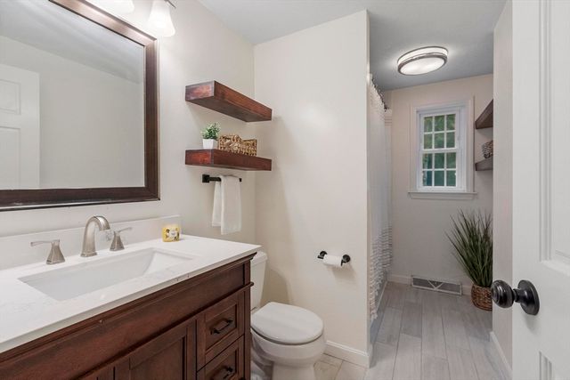 597 Old Dunstable Rd, Groton, MA 01450