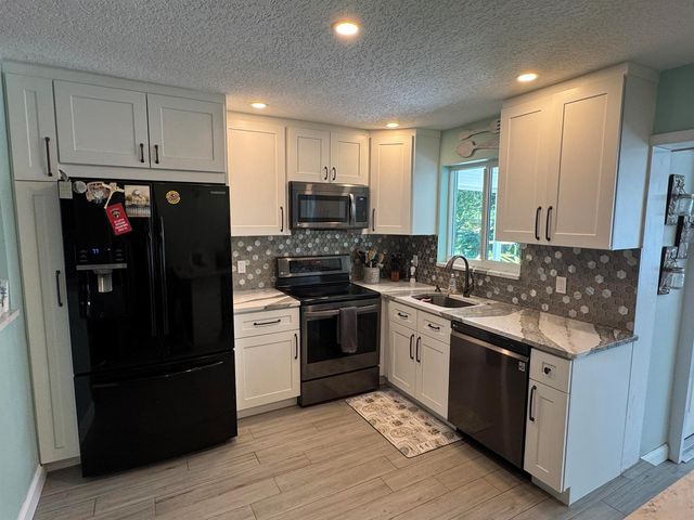 60 NE 46th Street, Oakland Park, FL 33334