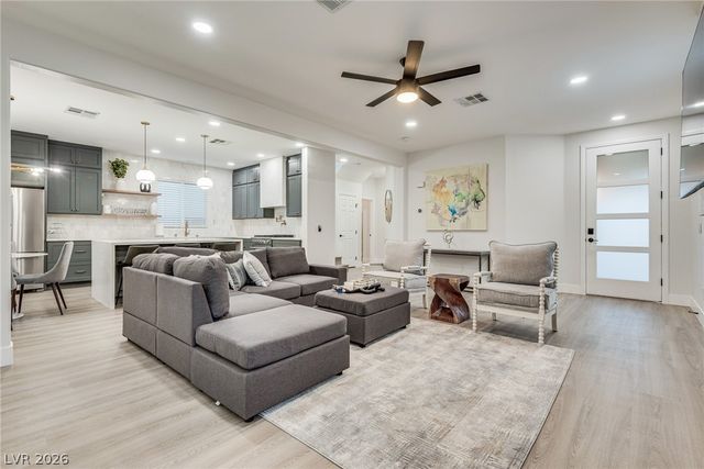 11086 Evvie Lane, Las Vegas, NV 89135