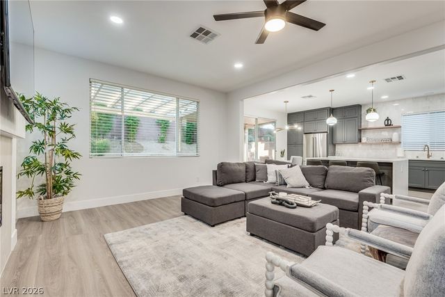 11086 Evvie Lane, Las Vegas, NV 89135
