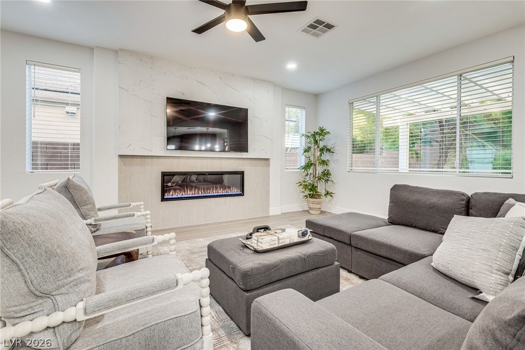 11086 Evvie Lane, Las Vegas, NV 89135