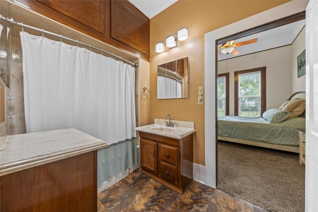 501 N Davis Street, West, TX 76691
