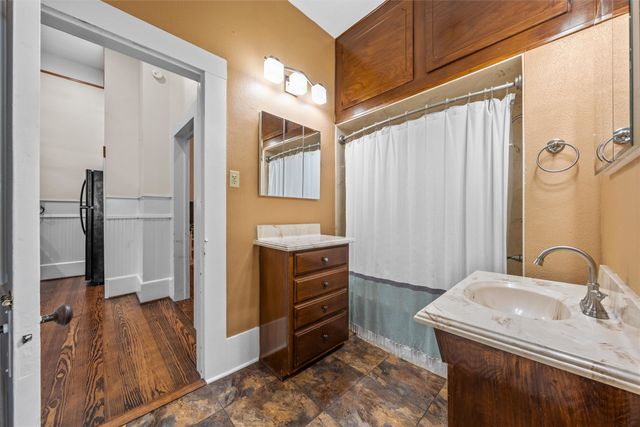 501 N Davis Street, West, TX 76691