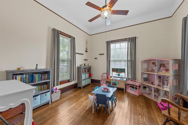 501 N Davis Street, West, TX 76691