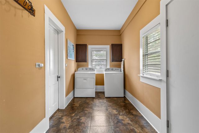 501 N Davis Street, West, TX 76691