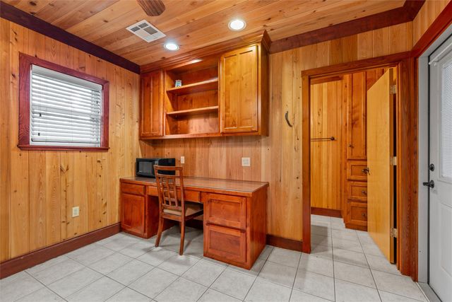 501 N Davis Street, West, TX 76691