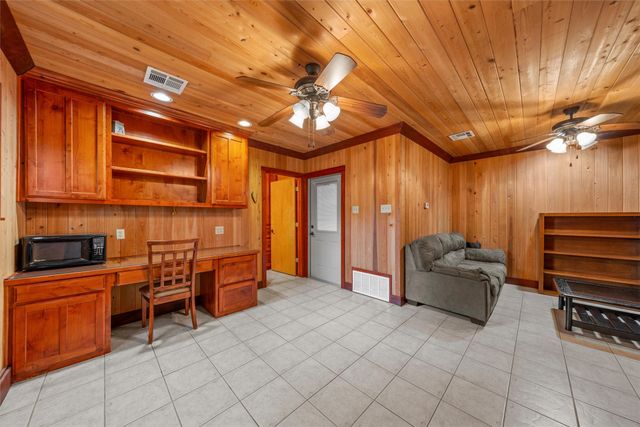 501 N Davis Street, West, TX 76691