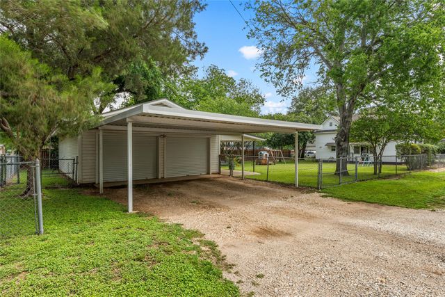501 N Davis Street, West, TX 76691