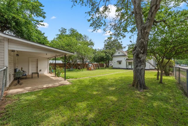 501 N Davis Street, West, TX 76691