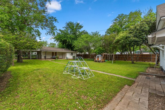 501 N Davis Street, West, TX 76691
