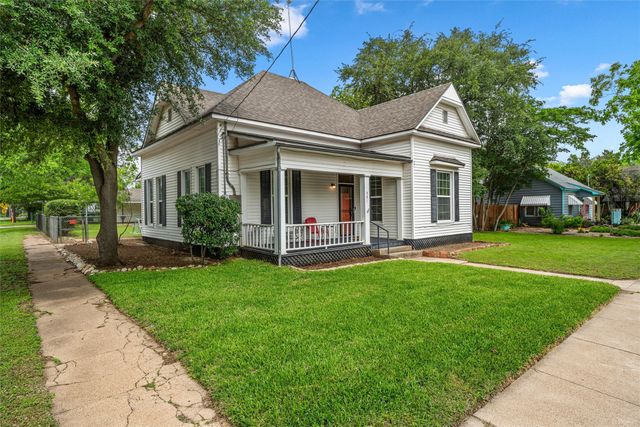 501 N Davis Street, West, TX 76691