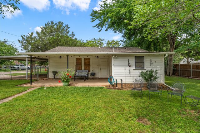 501 N Davis Street, West, TX 76691