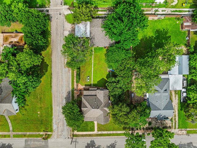 501 N Davis Street, West, TX 76691