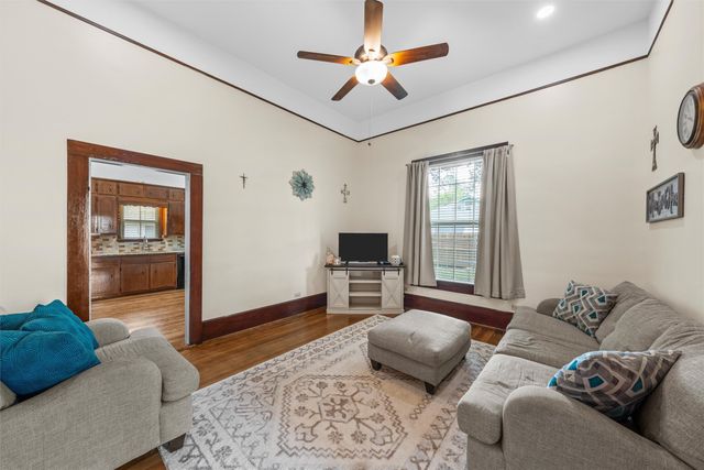 501 N Davis Street, West, TX 76691