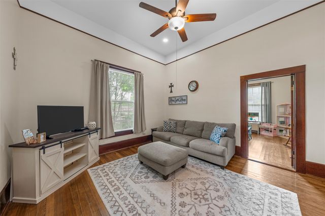 501 N Davis Street, West, TX 76691