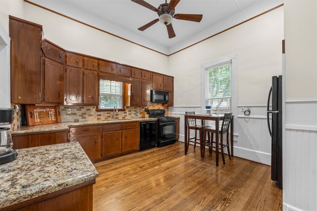 501 N Davis Street, West, TX 76691