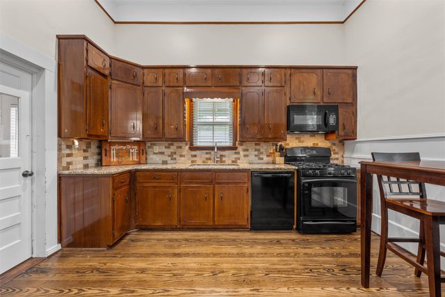 501 N Davis Street, West, TX 76691