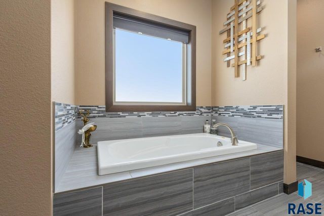 8917 W Dragonfly Dr Drive, Sioux Falls, SD 57107