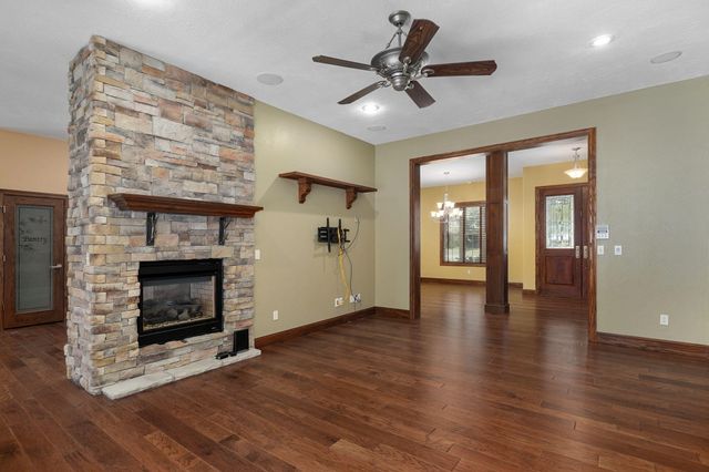 3436 S Horseshoe Avenue, Springfield, MO 65804