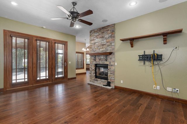 3436 S Horseshoe Avenue, Springfield, MO 65804