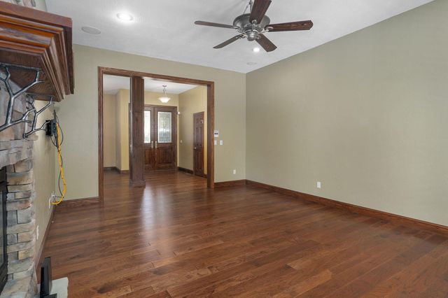 3436 S Horseshoe Avenue, Springfield, MO 65804