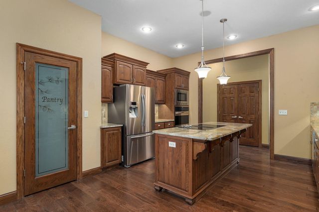 3436 S Horseshoe Avenue, Springfield, MO 65804
