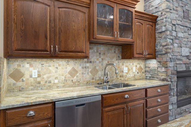 3436 S Horseshoe Avenue, Springfield, MO 65804