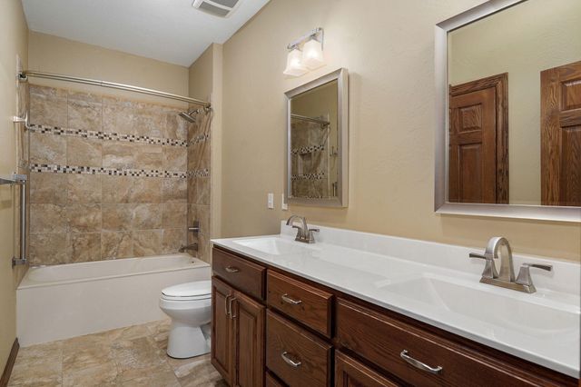 3436 S Horseshoe Avenue, Springfield, MO 65804