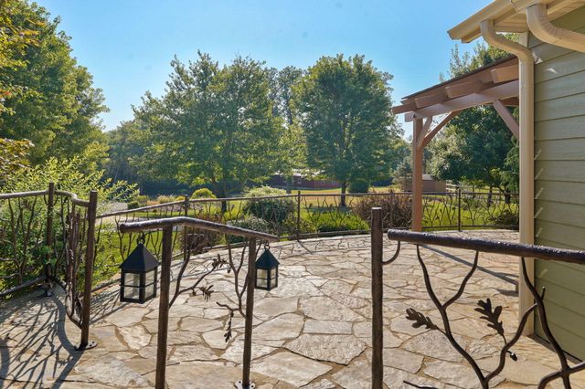 3436 S Horseshoe Avenue, Springfield, MO 65804