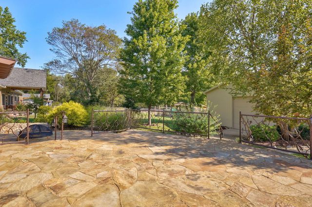 3436 S Horseshoe Avenue, Springfield, MO 65804
