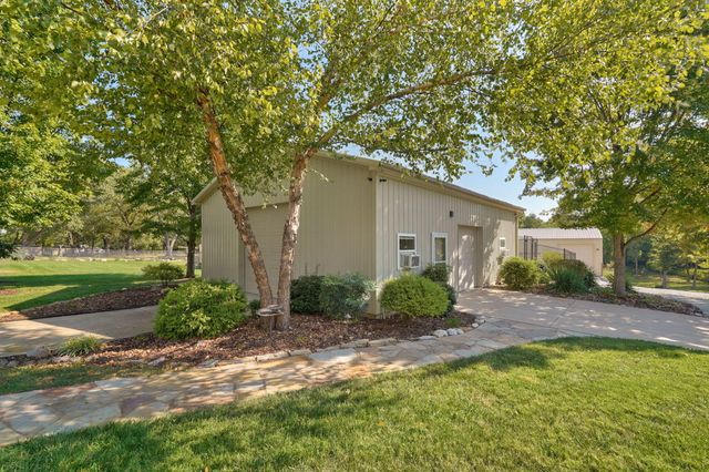 3436 S Horseshoe Avenue, Springfield, MO 65804