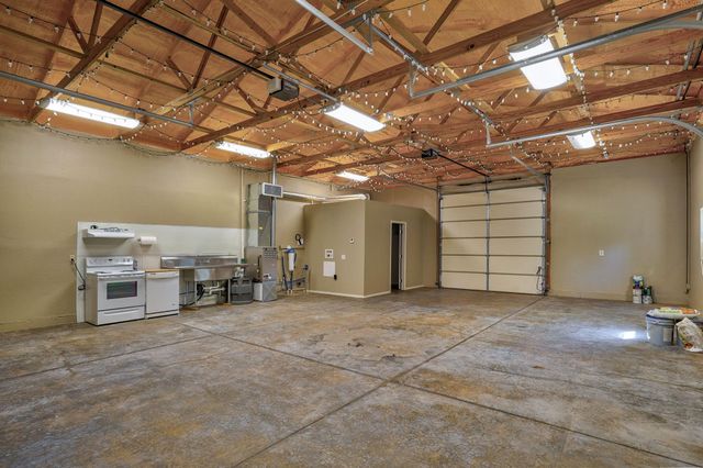 3436 S Horseshoe Avenue, Springfield, MO 65804