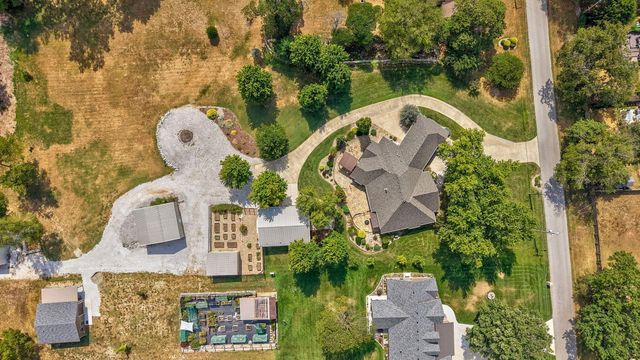 3436 S Horseshoe Avenue, Springfield, MO 65804