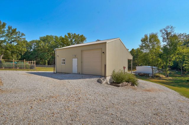 3436 S Horseshoe Avenue, Springfield, MO 65804