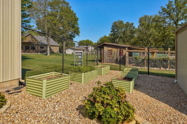 3436 S Horseshoe Avenue, Springfield, MO 65804