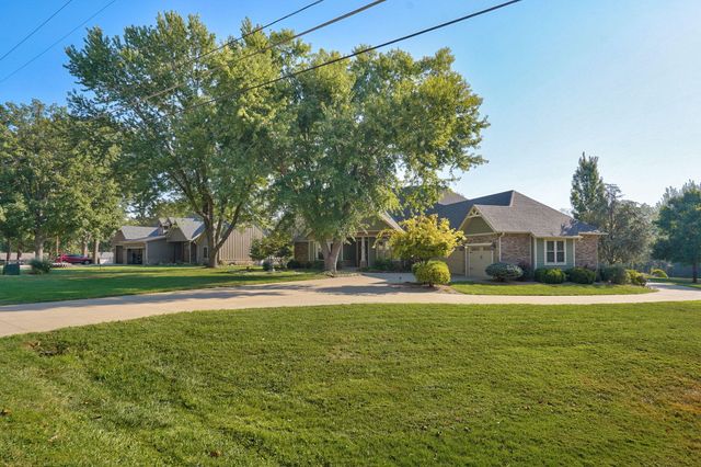 3436 S Horseshoe Avenue, Springfield, MO 65804