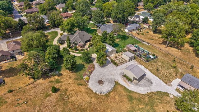 3436 S Horseshoe Avenue, Springfield, MO 65804