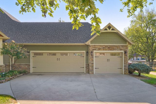3436 S Horseshoe Avenue, Springfield, MO 65804
